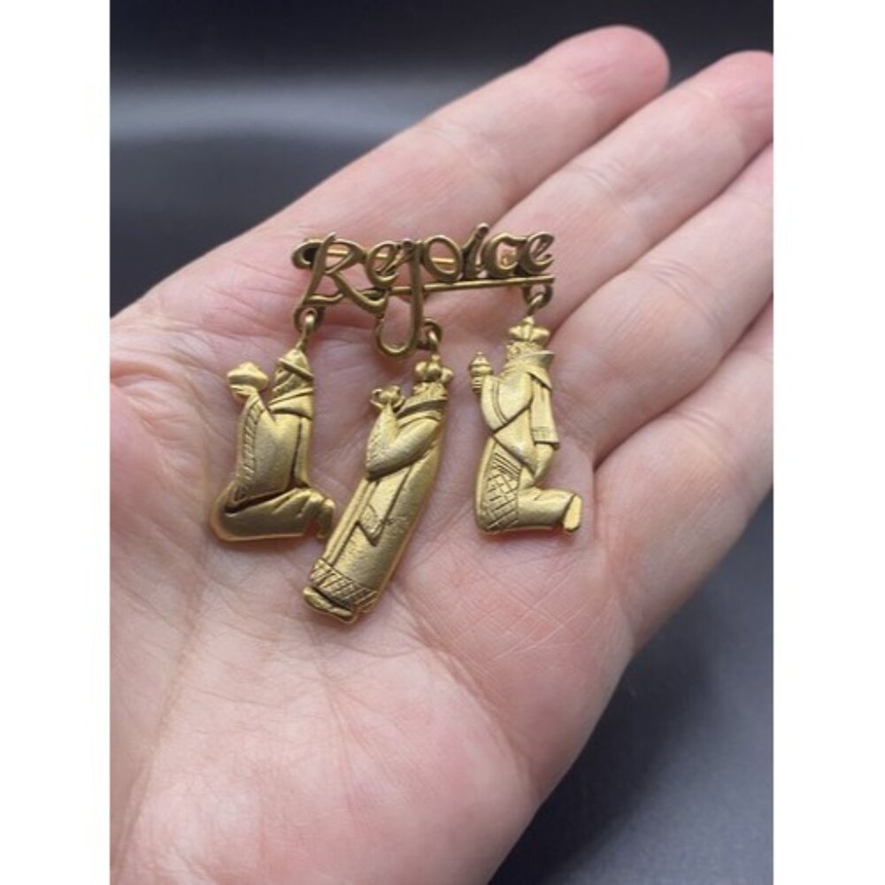 Vintage Christmas Brooch Danecraft Gold Tone Three Wisemen Rejoice Pin  1.5 x 2" - Picture 4 of 5